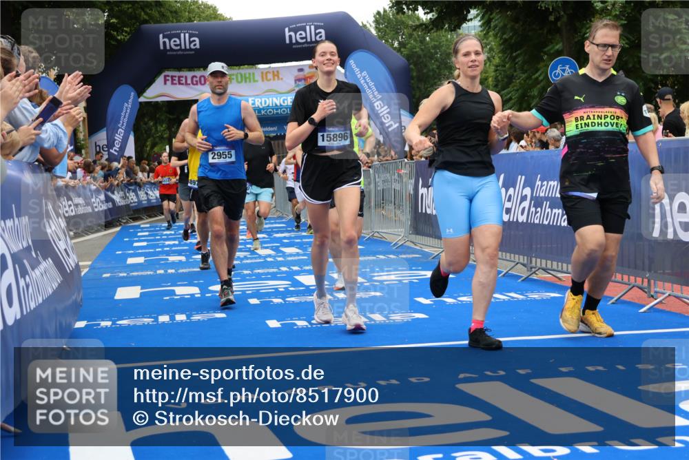 29.06.2025 - hella hamburg halbmarathon Strokosch-Dieckow http://msf.ph/oto/8517900 29.06.2025 10:55:37 Ziel 1120, 1143, 1834, 2955, 2982, 3037, 4897, 5021, 6924, 8255, 8573, 8618, 10212, 11039, 11554, 11568, 12196, 12483, 12515, 12544, 12584, 13267, 14036, 14365, 14592, 14909, 15896, 16110, 17615, 18064, 18190 meine-sportfotos.de
