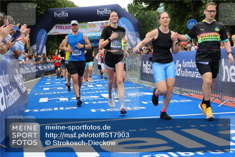29.06.2025 - hella hamburg halbmarathon Strokosch-Dieckow http://msf.ph/oto/8517903 29.06.2025 10:55:37 Ziel 1120, 1143, 1834, 2955, 2982, 3037, 4897, 5021, 6924, 8255, 8573, 8618, 10212, 11039, 11554, 11568, 12196, 12483, 12515, 12544, 12584, 13267, 14036, 14365, 14592, 14909, 15896, 16110, 17615, 18064, 18190 meine-sportfotos.de