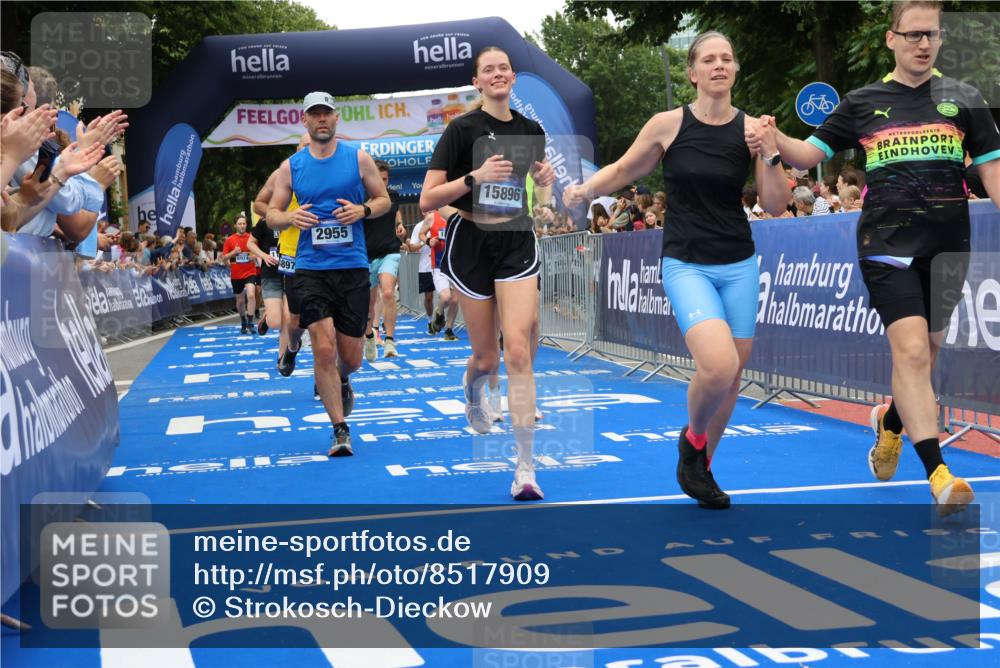 29.06.2025 - hella hamburg halbmarathon Strokosch-Dieckow http://msf.ph/oto/8517909 29.06.2025 10:55:37 Ziel 1120, 1143, 1834, 2955, 2982, 3037, 4897, 5021, 6924, 8255, 8573, 8618, 10212, 11039, 11554, 11568, 12196, 12483, 12515, 12544, 12584, 13267, 14036, 14365, 14592, 14909, 15896, 16110, 17615, 18064, 18190 meine-sportfotos.de
