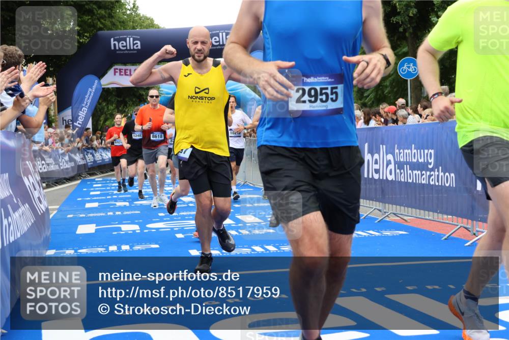 29.06.2025 - hella hamburg halbmarathon Strokosch-Dieckow http://msf.ph/oto/8517959 29.06.2025 10:55:39 Ziel 1120, 1143, 1834, 2955, 2982, 3037, 4897, 5021, 6569, 6924, 7221, 8255, 8573, 8618, 10212, 11039, 11554, 11568, 12196, 12483, 12515, 12544, 12858, 14365, 14909, 15896, 16110, 17615, 18064, 18190 meine-sportfotos.de