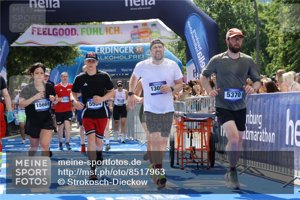 29.06.2025 - hella hamburg halbmarathon Strokosch-Dieckow http://msf.ph/oto/8517963 29.06.2025 11:44:39 Ziel 4752, 4756, 5229, 5370, 5564, 5876, 6250, 7350, 9946, 10269, 11087, 11664, 13060, 13495, 13600, 13602, 15669, 18160, 18950 meine-sportfotos.de