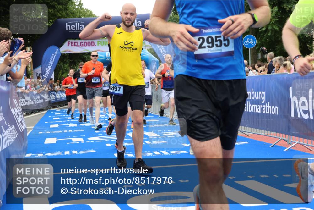 29.06.2025 - hella hamburg halbmarathon Strokosch-Dieckow http://msf.ph/oto/8517976 29.06.2025 10:55:39 Ziel 1120, 1143, 1834, 2955, 2982, 3037, 4897, 5021, 6569, 6924, 7221, 8255, 8573, 8618, 10212, 11039, 11554, 11568, 12196, 12483, 12515, 12544, 12858, 14365, 14909, 15896, 16110, 17615, 18064, 18190 meine-sportfotos.de