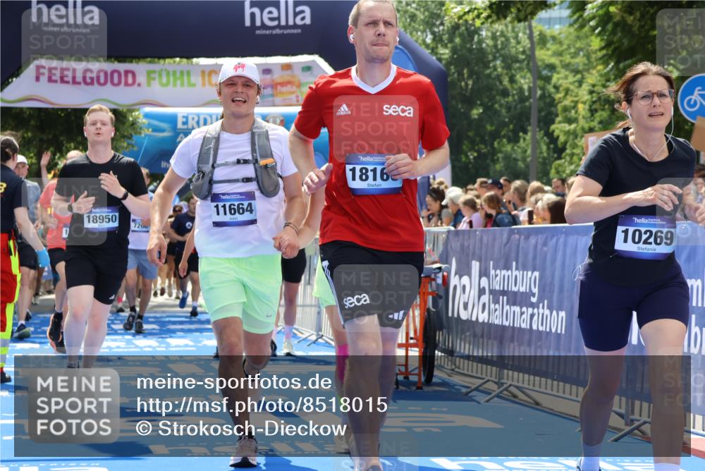 29.06.2025 - hella hamburg halbmarathon Strokosch-Dieckow http://msf.ph/oto/8518015 29.06.2025 11:44:44 Ziel 4752, 4756, 5370, 5564, 7205, 7206, 9946, 10269, 11664, 13060, 13495, 13600, 13602, 15106, 15669, 15852, 16577, 18160, 18950 meine-sportfotos.de