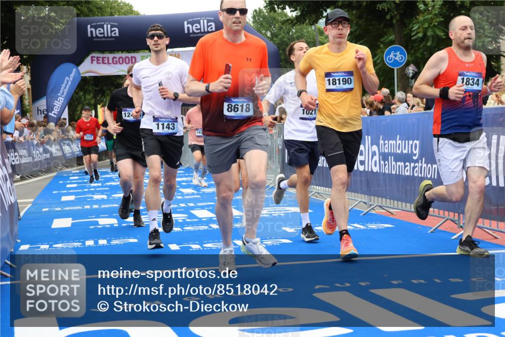 29.06.2025 - hella hamburg halbmarathon Strokosch-Dieckow http://msf.ph/oto/8518042 29.06.2025 10:55:41 Ziel 1120, 1143, 1834, 2955, 2982, 3037, 4897, 5021, 6569, 6924, 7221, 8255, 8618, 10212, 11039, 11568, 12196, 12483, 12515, 12858, 13474, 14365, 14909, 15896, 16110, 16401, 16434, 16786, 17615, 18064, 18125, 18190, 19047 meine-sportfotos.de