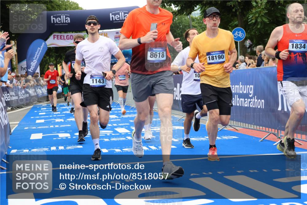 29.06.2025 - hella hamburg halbmarathon Strokosch-Dieckow http://msf.ph/oto/8518057 29.06.2025 10:55:41 Ziel 1120, 1143, 1834, 2955, 2982, 3037, 4897, 5021, 6569, 6924, 7221, 8255, 8618, 10212, 11039, 11568, 12196, 12483, 12515, 12858, 13474, 14365, 14909, 15896, 16110, 16401, 16434, 16786, 17615, 18064, 18125, 18190, 19047 meine-sportfotos.de