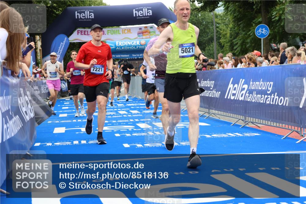 29.06.2025 - hella hamburg halbmarathon Strokosch-Dieckow http://msf.ph/oto/8518136 29.06.2025 10:55:45 Ziel 1120, 1143, 1179, 1834, 2612, 2955, 3256, 3668, 4772, 4897, 5021, 6569, 6924, 7221, 7976, 8255, 8618, 10212, 11039, 12483, 12858, 13474, 14365, 14909, 15896, 16401, 16434, 16786, 18064, 18125, 18190, 18867, 19047 meine-sportfotos.de