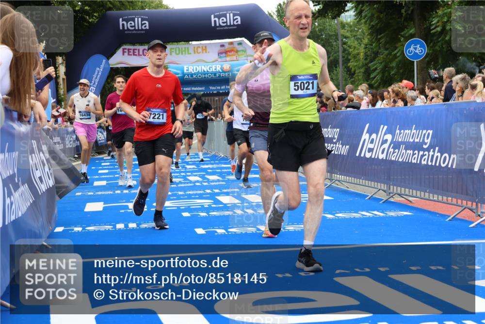 29.06.2025 - hella hamburg halbmarathon Strokosch-Dieckow http://msf.ph/oto/8518145 29.06.2025 10:55:45 Ziel 1120, 1143, 1179, 1834, 2612, 2955, 3256, 3668, 4772, 4897, 5021, 6569, 6924, 7221, 7976, 8255, 8618, 10212, 11039, 12483, 12858, 13474, 14365, 14909, 15896, 16401, 16434, 16786, 18064, 18125, 18190, 18867, 19047 meine-sportfotos.de