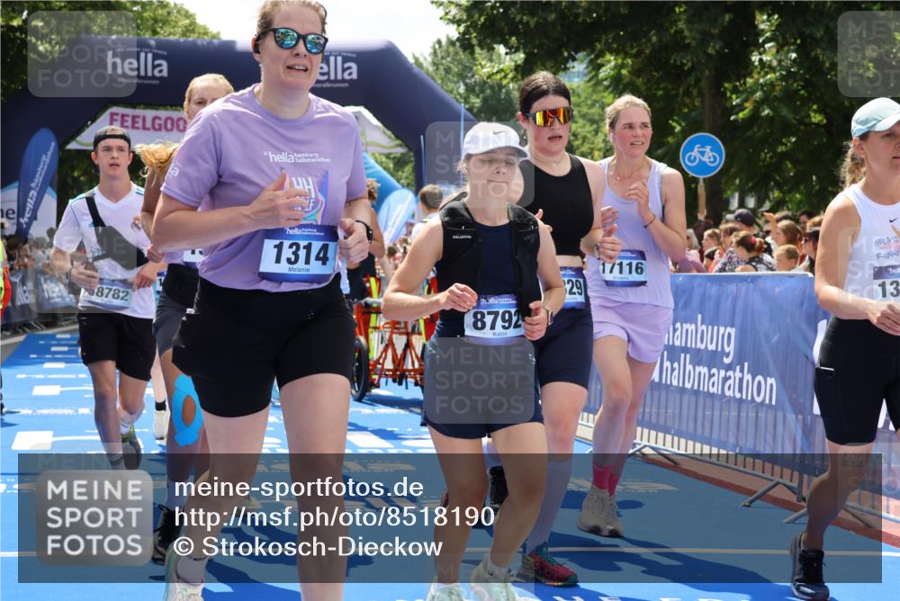 29.06.2025 - hella hamburg halbmarathon Strokosch-Dieckow http://msf.ph/oto/8518190 29.06.2025 11:44:54 Ziel 1008, 1010, 1314, 4139, 4329, 4483, 4627, 5001, 5735, 7205, 7206, 7956, 8792, 9243, 11421, 11637, 12660, 12661, 14163, 15101, 15106, 15852, 16560, 16577, 17116, 17936, 18269, 18353, 18544, 18782, 18918 meine-sportfotos.de