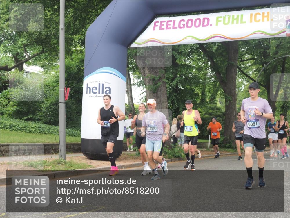 29.06.2025 - hella hamburg halbmarathon KatJ http://msf.ph/oto/8518200 29.06.2025 10:48:29 Zwischen KM18-KM19 1128, 2591, 6391, 6415, 8068 meine-sportfotos.de