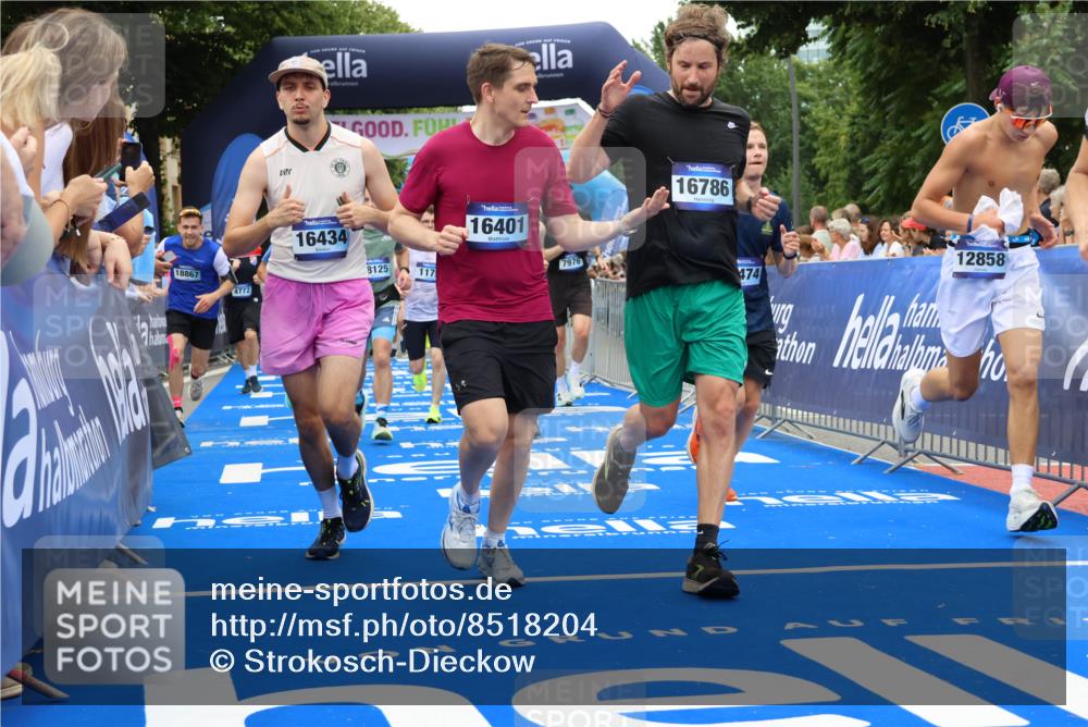 29.06.2025 - hella hamburg halbmarathon Strokosch-Dieckow http://msf.ph/oto/8518204 29.06.2025 10:55:48 Ziel 1179, 1834, 2612, 3256, 3668, 4772, 5021, 6569, 6924, 7147, 7221, 7976, 8255, 8968, 9246, 10084, 10212, 12483, 12858, 13474, 14365, 15884, 16401, 16434, 16786, 18125, 18190, 18867, 19047 meine-sportfotos.de