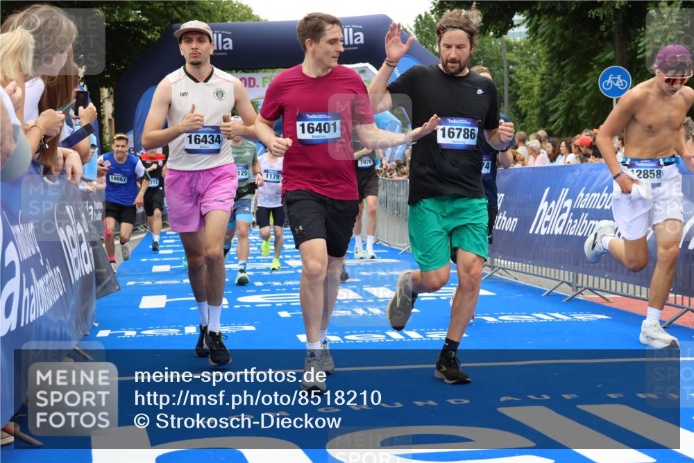 29.06.2025 - hella hamburg halbmarathon Strokosch-Dieckow http://msf.ph/oto/8518210 29.06.2025 10:55:48 Ziel 1179, 1834, 2612, 3256, 3668, 4772, 5021, 6569, 6924, 7147, 7221, 7976, 8255, 8968, 9246, 10084, 10212, 12483, 12858, 13474, 14365, 15884, 16401, 16434, 16786, 18125, 18190, 18867, 19047 meine-sportfotos.de