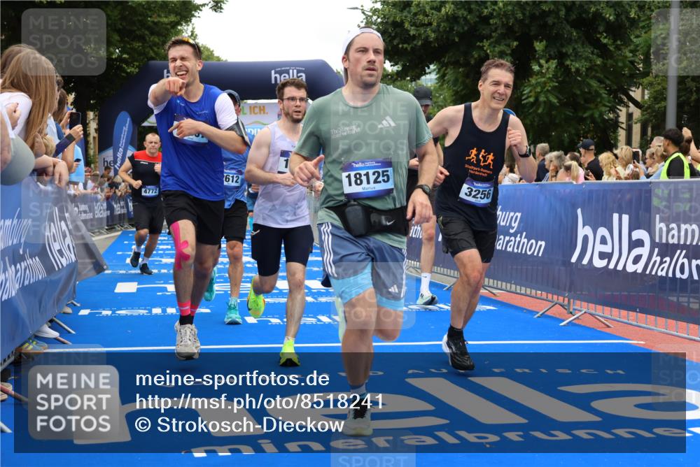 29.06.2025 - hella hamburg halbmarathon Strokosch-Dieckow http://msf.ph/oto/8518241 29.06.2025 10:55:50 Ziel 1179, 2612, 3256, 3668, 4772, 5021, 6569, 7147, 7221, 7976, 8968, 9246, 10084, 12858, 13474, 14365, 15868, 15884, 16401, 16434, 16786, 18125, 18867, 19047 meine-sportfotos.de
