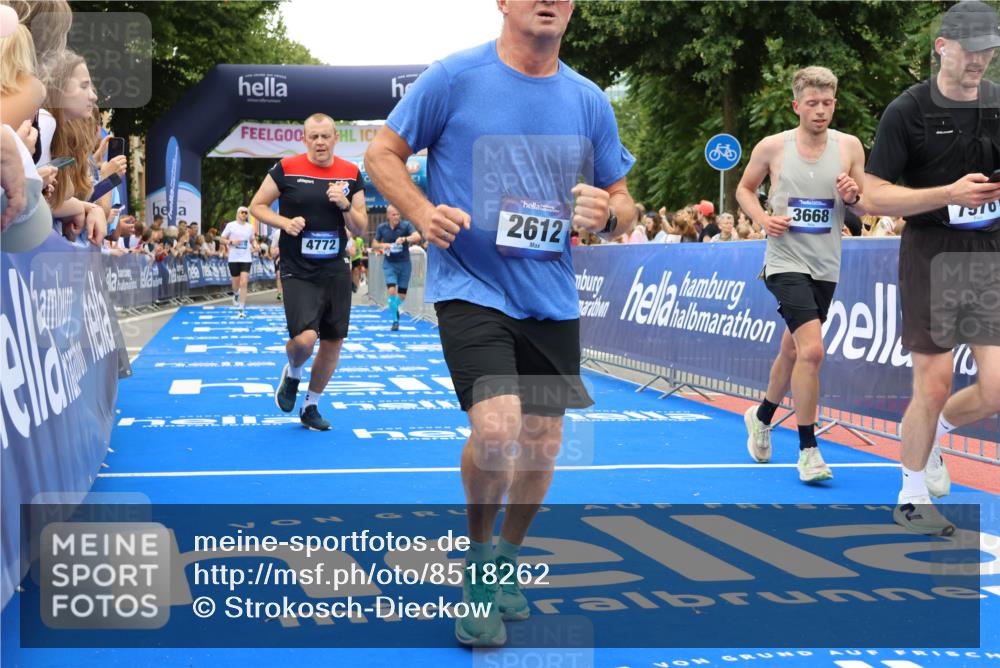 29.06.2025 - hella hamburg halbmarathon Strokosch-Dieckow http://msf.ph/oto/8518262 29.06.2025 10:55:51 Ziel 1179, 2612, 3256, 3668, 4772, 5021, 6569, 7147, 7221, 7976, 8968, 9246, 10084, 12858, 13474, 14365, 14867, 15184, 15868, 15884, 16401, 16434, 16786, 18125, 18867, 19047 meine-sportfotos.de