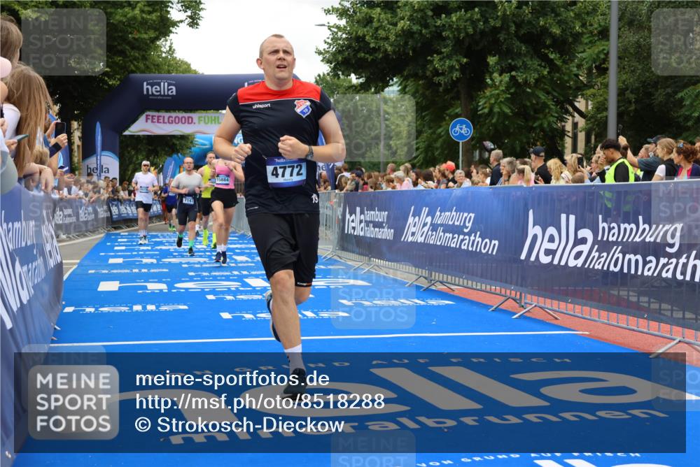 29.06.2025 - hella hamburg halbmarathon Strokosch-Dieckow http://msf.ph/oto/8518288 29.06.2025 10:55:52 Ziel 1179, 2612, 3256, 3668, 4772, 6569, 7147, 7221, 7976, 8968, 9246, 10084, 12858, 13474, 14867, 15184, 15868, 15884, 16176, 16401, 16434, 16786, 18125, 18867, 19047 meine-sportfotos.de