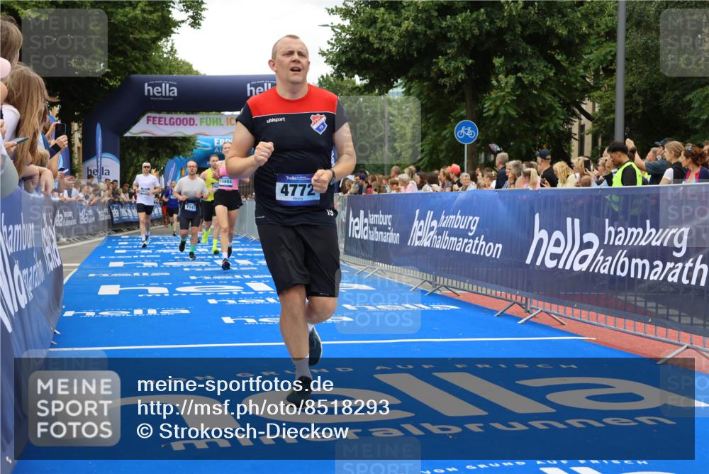 29.06.2025 - hella hamburg halbmarathon Strokosch-Dieckow http://msf.ph/oto/8518293 29.06.2025 10:55:52 Ziel 1179, 2612, 3256, 3668, 4772, 6569, 7147, 7221, 7976, 8968, 9246, 10084, 12858, 13474, 14867, 15184, 15868, 15884, 16176, 16401, 16434, 16786, 18125, 18867, 19047 meine-sportfotos.de