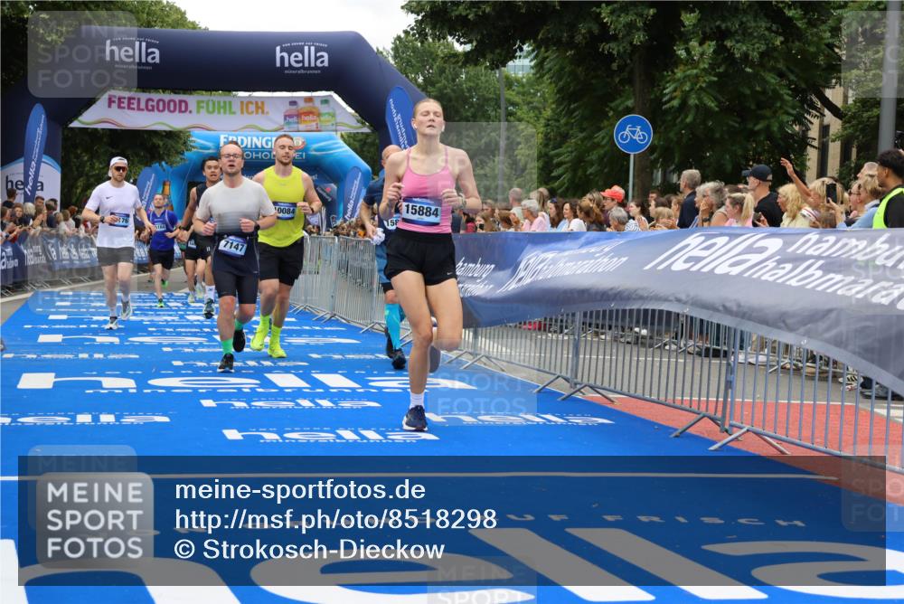 29.06.2025 - hella hamburg halbmarathon Strokosch-Dieckow http://msf.ph/oto/8518298 29.06.2025 10:55:54 Ziel 1179, 2612, 3042, 3256, 3668, 4772, 7147, 7976, 8968, 9246, 10084, 13474, 14867, 15184, 15868, 15884, 16176, 16401, 16434, 16786, 18125, 18867, 19047 meine-sportfotos.de