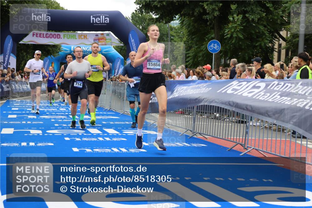29.06.2025 - hella hamburg halbmarathon Strokosch-Dieckow http://msf.ph/oto/8518305 29.06.2025 10:55:54 Ziel 1179, 2612, 3042, 3256, 3668, 4772, 7147, 7976, 8968, 9246, 10084, 13474, 14867, 15184, 15868, 15884, 16176, 16401, 16434, 16786, 18125, 18867, 19047 meine-sportfotos.de
