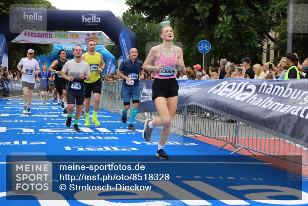 29.06.2025 - hella hamburg halbmarathon Strokosch-Dieckow http://msf.ph/oto/8518328 29.06.2025 10:55:55 Ziel 1179, 1180, 2612, 3042, 3256, 3668, 4772, 7147, 7976, 8968, 9246, 10084, 13474, 14867, 15184, 15868, 15884, 16176, 18125, 18867 meine-sportfotos.de