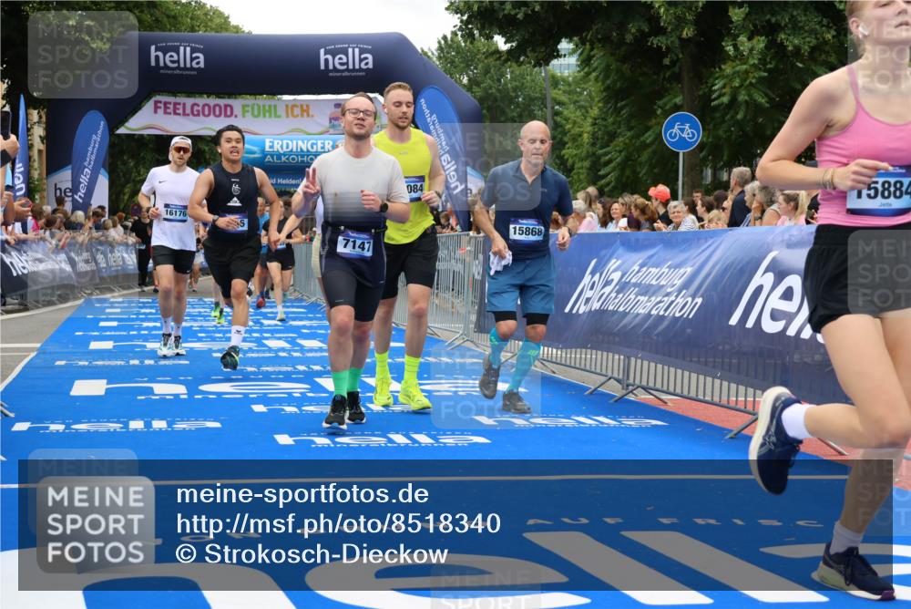 29.06.2025 - hella hamburg halbmarathon Strokosch-Dieckow http://msf.ph/oto/8518340 29.06.2025 10:55:55 Ziel 1179, 1180, 2612, 3042, 3256, 3668, 4772, 7147, 7976, 8968, 9246, 10084, 13474, 14867, 15184, 15868, 15884, 16176, 18125, 18867 meine-sportfotos.de