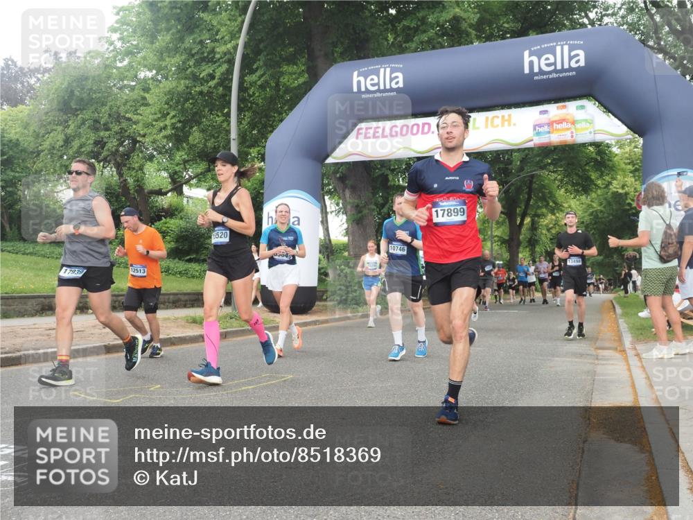 29.06.2025 - hella hamburg halbmarathon KatJ http://msf.ph/oto/8518369 29.06.2025 10:48:34 Zwischen KM18-KM19 1135, 1138, 2447, 6391, 6414, 6415, 8068, 8364 meine-sportfotos.de