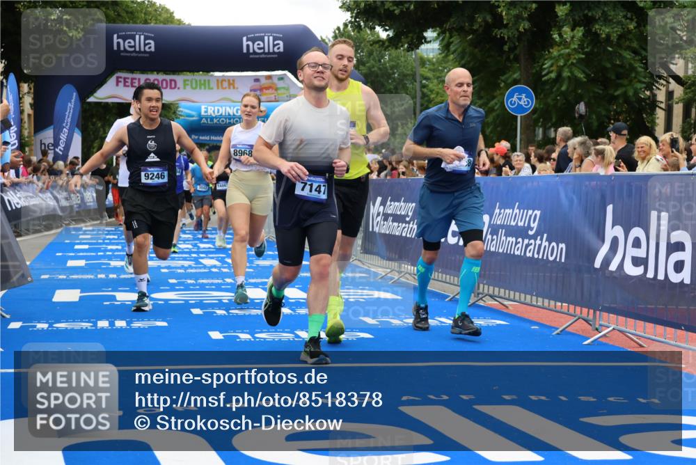 29.06.2025 - hella hamburg halbmarathon Strokosch-Dieckow http://msf.ph/oto/8518378 29.06.2025 10:55:56 Ziel 1179, 1180, 2612, 3042, 3058, 3256, 3668, 4772, 7147, 7976, 8968, 9246, 10084, 14867, 15184, 15868, 15884, 16176, 18212, 18867 meine-sportfotos.de
