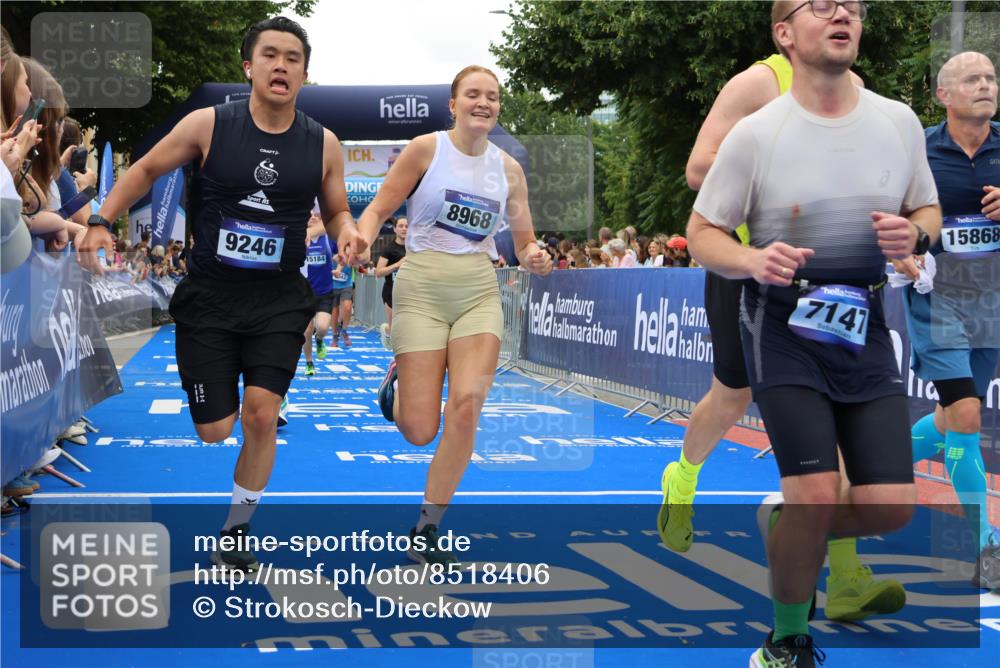 29.06.2025 - hella hamburg halbmarathon Strokosch-Dieckow http://msf.ph/oto/8518406 29.06.2025 10:55:57 Ziel 1180, 2612, 3042, 3058, 3256, 3668, 4772, 7147, 7594, 7976, 8968, 9246, 10084, 14867, 15184, 15868, 15884, 16176, 18212, 18867 meine-sportfotos.de