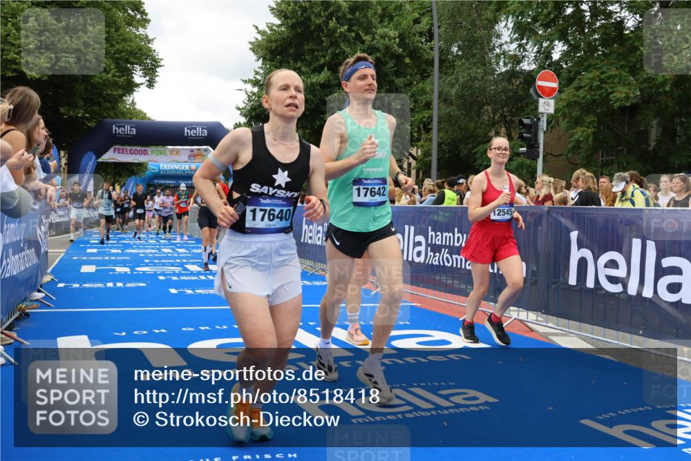 29.06.2025 - hella hamburg halbmarathon Strokosch-Dieckow http://msf.ph/oto/8518418 29.06.2025 10:56:07 Ziel 1180, 1193, 3042, 3058, 4594, 4813, 5465, 5492, 5570, 7594, 8330, 8639, 9907, 10789, 12545, 14363, 15484, 16113, 16634, 17468, 17640, 17642, 18212 meine-sportfotos.de