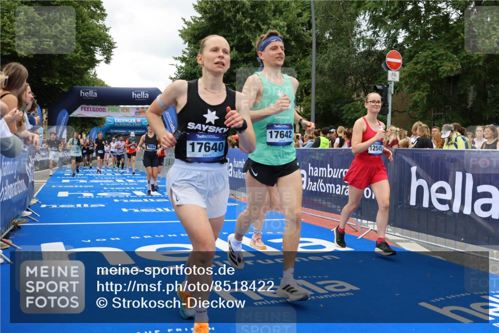 29.06.2025 - hella hamburg halbmarathon Strokosch-Dieckow http://msf.ph/oto/8518422 29.06.2025 10:56:07 Ziel 1180, 1193, 3042, 3058, 4594, 4813, 5465, 5492, 5570, 7594, 8330, 8639, 9907, 10789, 12545, 14363, 15484, 16113, 16634, 17468, 17640, 17642, 18212 meine-sportfotos.de