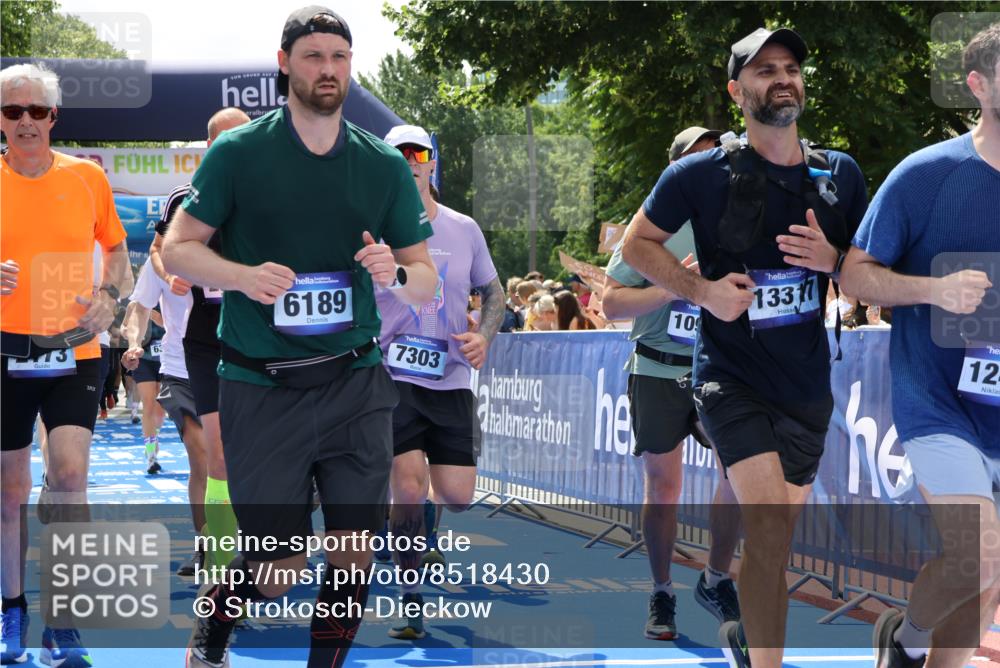 29.06.2025 - hella hamburg halbmarathon Strokosch-Dieckow http://msf.ph/oto/8518430 29.06.2025 11:45:29 Ziel 2069, 2173, 2576, 4972, 5249, 6153, 6189, 6397, 7303, 7927, 8993, 9470, 10901, 10940, 12022, 12439, 12625, 12654, 12903, 12904, 13830, 14002, 14405, 14558, 15345, 15933, 15992, 16232, 16512, 16545, 17196, 17355, 17547 meine-sportfotos.de