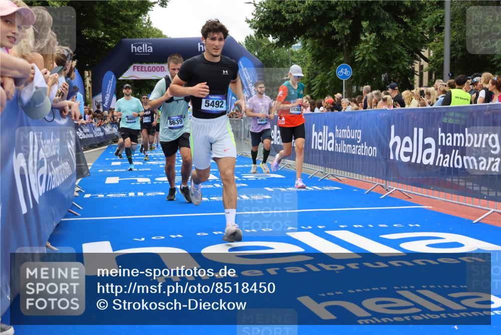 29.06.2025 - hella hamburg halbmarathon Strokosch-Dieckow http://msf.ph/oto/8518450 29.06.2025 10:56:10 Ziel 1193, 3058, 4594, 4813, 5465, 5492, 5570, 7547, 7594, 8330, 8639, 9903, 9907, 10789, 12348, 12545, 14363, 15484, 16113, 16634, 17468, 17640, 17642, 18212, 19152 meine-sportfotos.de