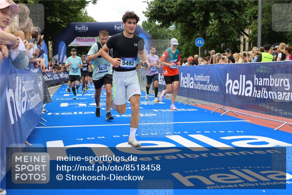 29.06.2025 - hella hamburg halbmarathon Strokosch-Dieckow http://msf.ph/oto/8518458 29.06.2025 10:56:10 Ziel 1193, 3058, 4594, 4813, 5465, 5492, 5570, 7547, 7594, 8330, 8639, 9903, 9907, 10789, 12348, 12545, 14363, 15484, 16113, 16634, 17468, 17640, 17642, 18212, 19152 meine-sportfotos.de