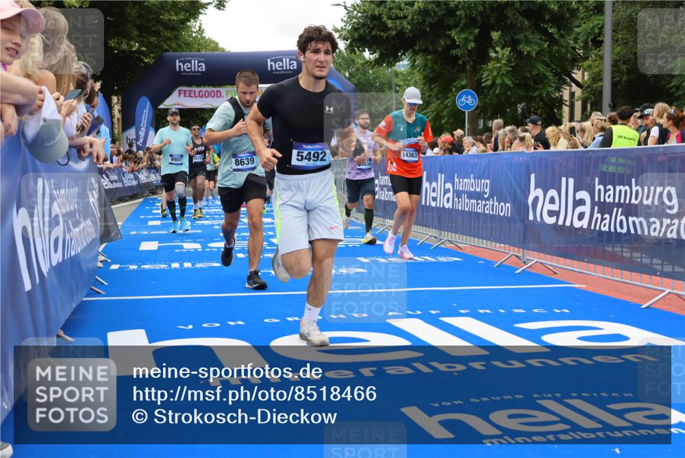 29.06.2025 - hella hamburg halbmarathon Strokosch-Dieckow http://msf.ph/oto/8518466 29.06.2025 10:56:10 Ziel 1193, 3058, 4594, 4813, 5465, 5492, 5570, 7547, 7594, 8330, 8639, 9903, 9907, 10789, 12348, 12545, 14363, 15484, 16113, 16634, 17468, 17640, 17642, 18212, 19152 meine-sportfotos.de