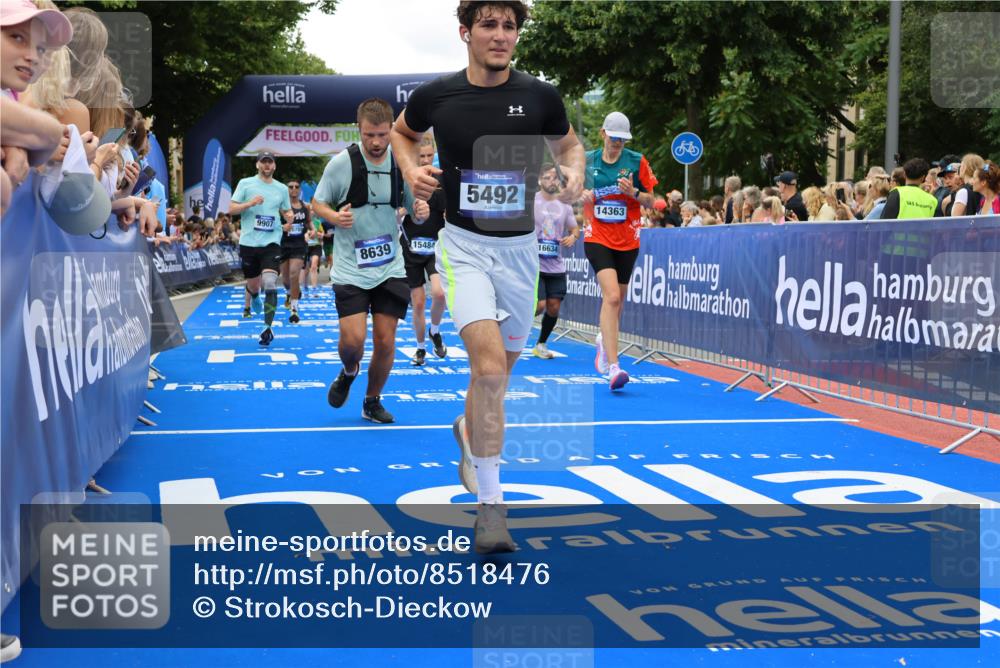 29.06.2025 - hella hamburg halbmarathon Strokosch-Dieckow http://msf.ph/oto/8518476 29.06.2025 10:56:10 Ziel 1193, 3058, 4594, 4813, 5465, 5492, 5570, 7547, 7594, 8330, 8639, 9903, 9907, 10789, 12348, 12545, 14363, 15484, 16113, 16634, 17468, 17640, 17642, 18212, 19152 meine-sportfotos.de