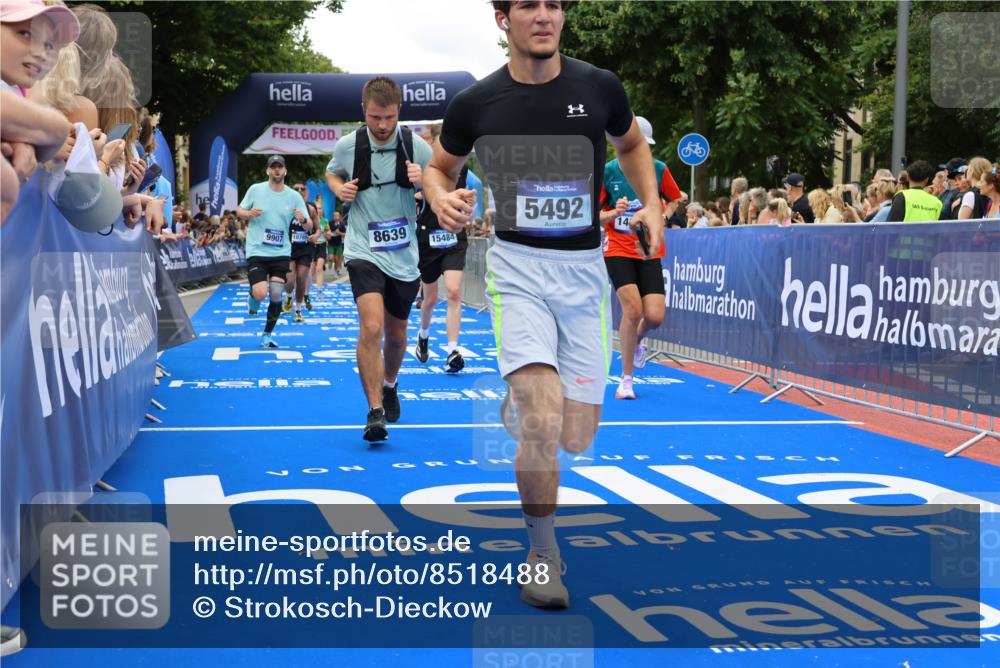 29.06.2025 - hella hamburg halbmarathon Strokosch-Dieckow http://msf.ph/oto/8518488 29.06.2025 10:56:10 Ziel 1193, 3058, 4594, 4813, 5465, 5492, 5570, 7547, 7594, 8330, 8639, 9903, 9907, 10789, 12348, 12545, 14363, 15484, 16113, 16634, 17468, 17640, 17642, 18212, 19152 meine-sportfotos.de