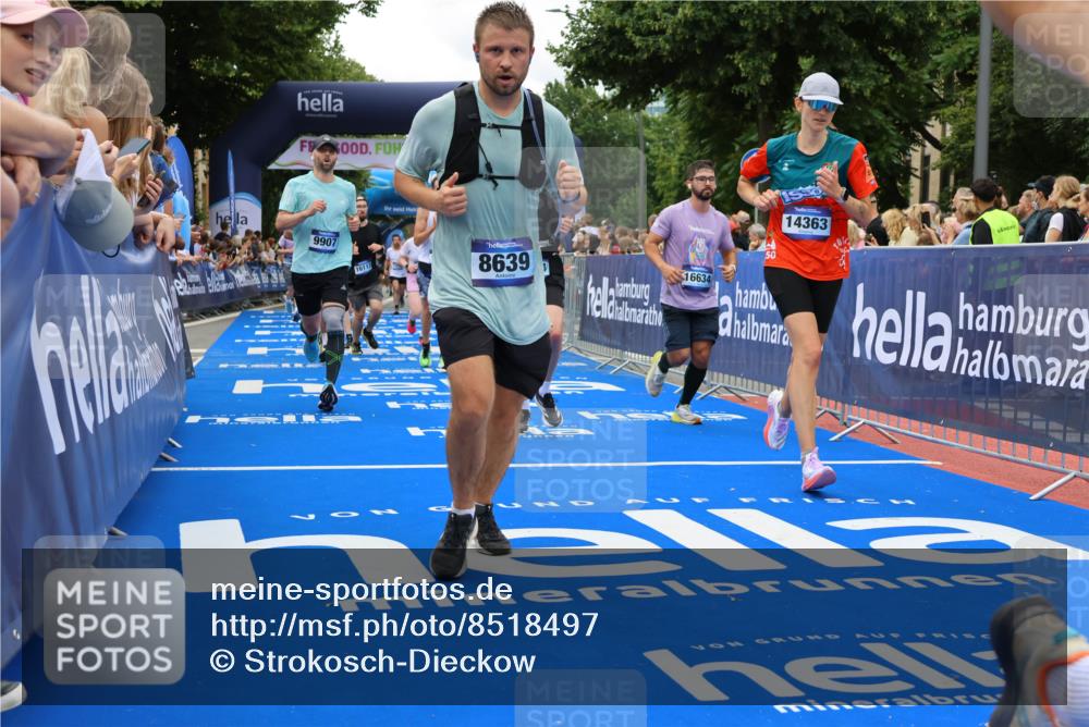 29.06.2025 - hella hamburg halbmarathon Strokosch-Dieckow http://msf.ph/oto/8518497 29.06.2025 10:56:11 Ziel 1193, 4594, 4813, 5465, 5492, 5570, 7547, 7594, 8330, 8639, 9903, 9907, 10789, 12348, 12545, 14363, 15484, 16113, 16634, 17468, 17640, 17642, 18741, 19152 meine-sportfotos.de