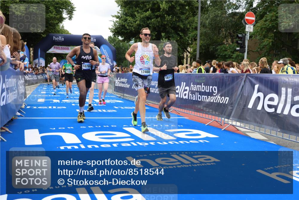 29.06.2025 - hella hamburg halbmarathon Strokosch-Dieckow http://msf.ph/oto/8518544 29.06.2025 10:56:14 Ziel 1193, 4029, 4594, 4813, 5465, 5492, 5672, 7547, 8330, 8639, 9903, 9907, 10789, 11231, 11309, 12348, 14363, 15300, 15484, 16113, 16375, 16634, 17468, 18117, 18495, 18652, 18741, 19152 meine-sportfotos.de