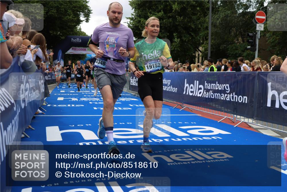29.06.2025 - hella hamburg halbmarathon Strokosch-Dieckow http://msf.ph/oto/8518610 29.06.2025 10:56:16 Ziel 1193, 3048, 4029, 5465, 5672, 7547, 8639, 9622, 9903, 9907, 10789, 11231, 11309, 12348, 14363, 15300, 15484, 16113, 16375, 16634, 17468, 18117, 18495, 18652, 18741, 19152 meine-sportfotos.de