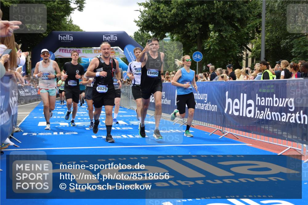29.06.2025 - hella hamburg halbmarathon Strokosch-Dieckow http://msf.ph/oto/8518656 29.06.2025 10:56:19 Ziel 1193, 3048, 4029, 5465, 5672, 7547, 7742, 8863, 9622, 9903, 10665, 10789, 11231, 11309, 12348, 15300, 15484, 15818, 16113, 16375, 16634, 17468, 18117, 18495, 18652, 18741, 19152 meine-sportfotos.de