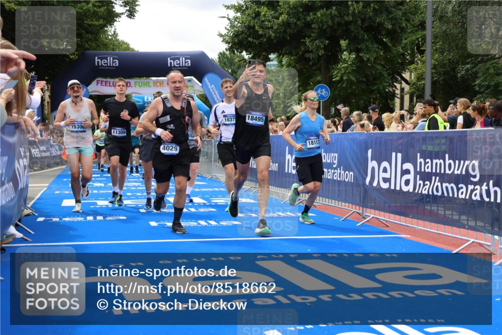 29.06.2025 - hella hamburg halbmarathon Strokosch-Dieckow http://msf.ph/oto/8518662 29.06.2025 10:56:19 Ziel 1193, 3048, 4029, 5465, 5672, 7547, 7742, 8863, 9622, 9903, 10665, 10789, 11231, 11309, 12348, 15300, 15484, 15818, 16113, 16375, 16634, 17468, 18117, 18495, 18652, 18741, 19152 meine-sportfotos.de