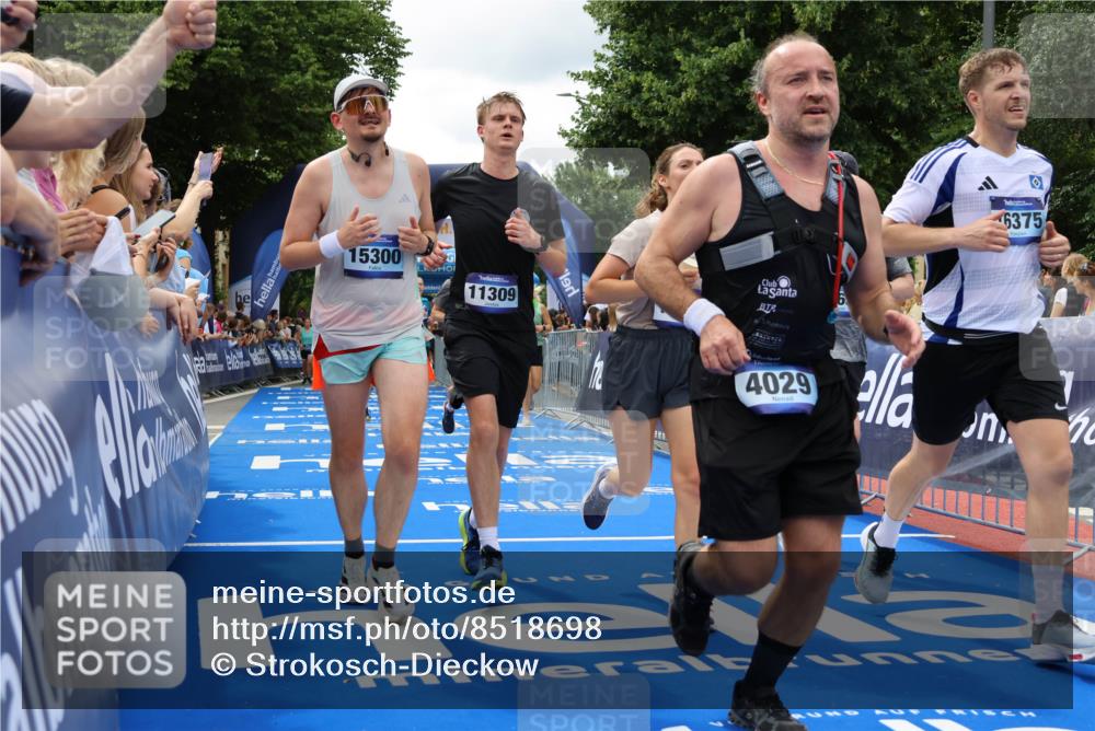 29.06.2025 - hella hamburg halbmarathon Strokosch-Dieckow http://msf.ph/oto/8518698 29.06.2025 10:56:21 Ziel 1193, 3048, 4029, 5465, 5672, 6399, 7547, 7742, 8863, 9622, 9903, 10665, 10789, 11231, 11309, 12348, 15300, 15818, 16257, 16375, 17734, 18117, 18495, 18652, 18741, 19152 meine-sportfotos.de