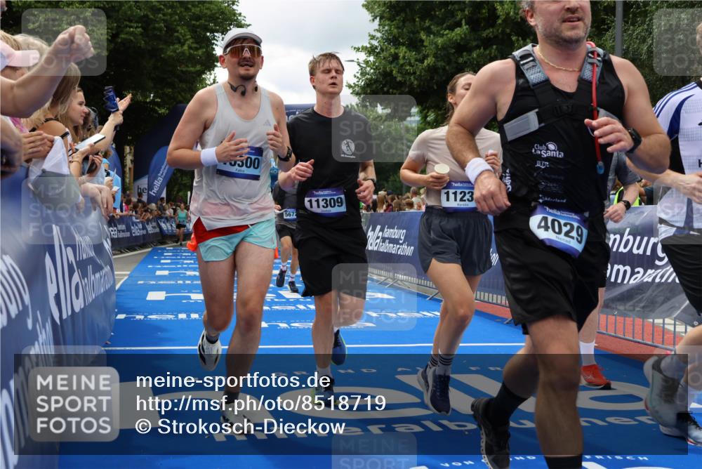 29.06.2025 - hella hamburg halbmarathon Strokosch-Dieckow http://msf.ph/oto/8518719 29.06.2025 10:56:21 Ziel 1193, 3048, 4029, 5465, 5672, 6399, 7547, 7742, 8863, 9622, 9903, 10665, 10789, 11231, 11309, 12348, 15300, 15818, 16257, 16375, 17734, 18117, 18495, 18652, 18741, 19152 meine-sportfotos.de