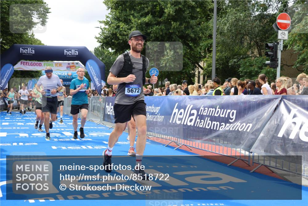 29.06.2025 - hella hamburg halbmarathon Strokosch-Dieckow http://msf.ph/oto/8518722 29.06.2025 10:56:23 Ziel 1583, 3048, 4029, 5672, 6399, 7547, 7742, 8863, 9622, 10665, 11231, 11309, 15300, 15407, 15818, 16257, 16261, 16375, 17268, 17734, 18117, 18495, 18652, 18741, 18746, 18835 meine-sportfotos.de
