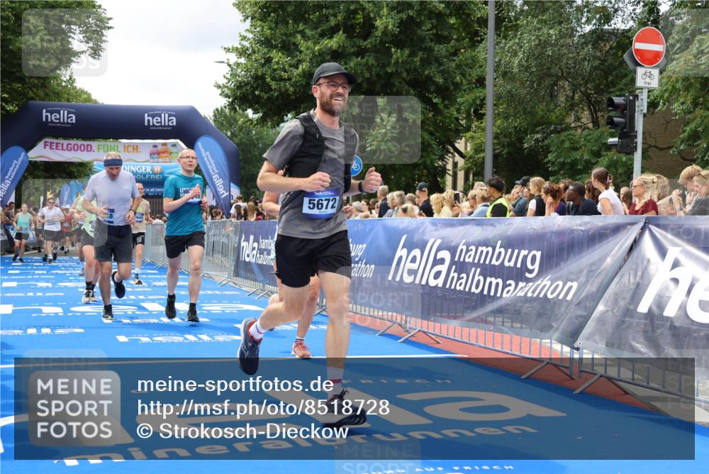 29.06.2025 - hella hamburg halbmarathon Strokosch-Dieckow http://msf.ph/oto/8518728 29.06.2025 10:56:23 Ziel 1583, 3048, 4029, 5672, 6399, 7547, 7742, 8863, 9622, 10665, 11231, 11309, 15300, 15407, 15818, 16257, 16261, 16375, 17268, 17734, 18117, 18495, 18652, 18741, 18746, 18835 meine-sportfotos.de