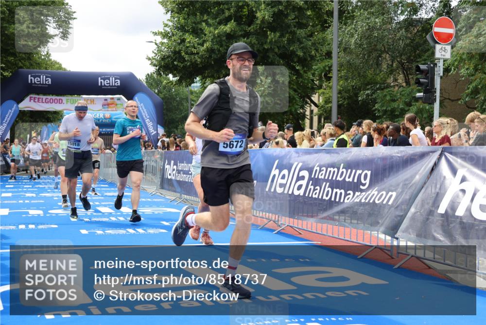 29.06.2025 - hella hamburg halbmarathon Strokosch-Dieckow http://msf.ph/oto/8518737 29.06.2025 10:56:23 Ziel 1583, 3048, 4029, 5672, 6399, 7547, 7742, 8863, 9622, 10665, 11231, 11309, 15300, 15407, 15818, 16257, 16261, 16375, 17268, 17734, 18117, 18495, 18652, 18741, 18746, 18835 meine-sportfotos.de