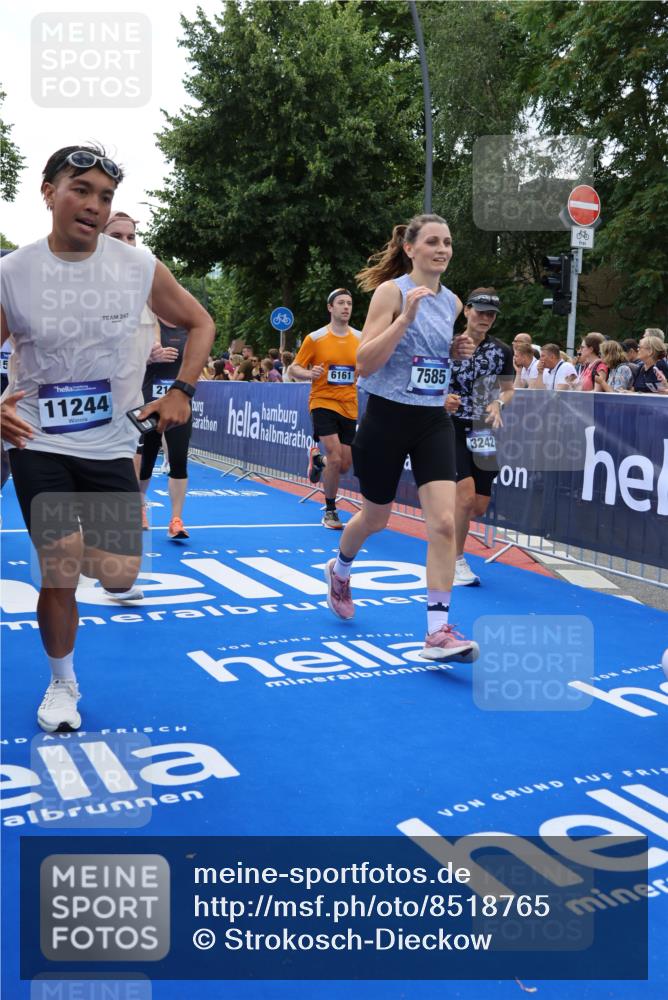 29.06.2025 - hella hamburg halbmarathon Strokosch-Dieckow http://msf.ph/oto/8518765 29.06.2025 11:46:02 Ziel 1230, 2113, 2552, 2974, 2976, 3216, 3242, 3808, 6124, 6161, 6200, 7108, 7585, 8560, 8615, 8674, 8811, 10001, 10644, 11244, 13442, 13456, 13773, 14776, 15551, 15588, 15732, 15762, 15833, 16632, 16837, 16953, 18482, 19168 meine-sportfotos.de