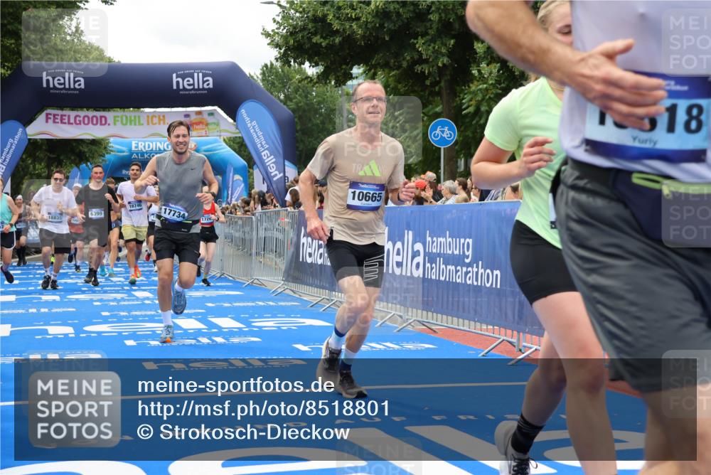 29.06.2025 - hella hamburg halbmarathon Strokosch-Dieckow http://msf.ph/oto/8518801 29.06.2025 10:56:26 Ziel 1583, 3048, 3413, 4029, 5672, 5744, 6399, 7742, 8542, 8652, 8863, 9562, 9622, 10093, 10665, 11231, 11309, 15300, 15407, 15818, 16257, 16261, 16375, 17268, 17734, 18117, 18495, 18652, 18746, 18835 meine-sportfotos.de