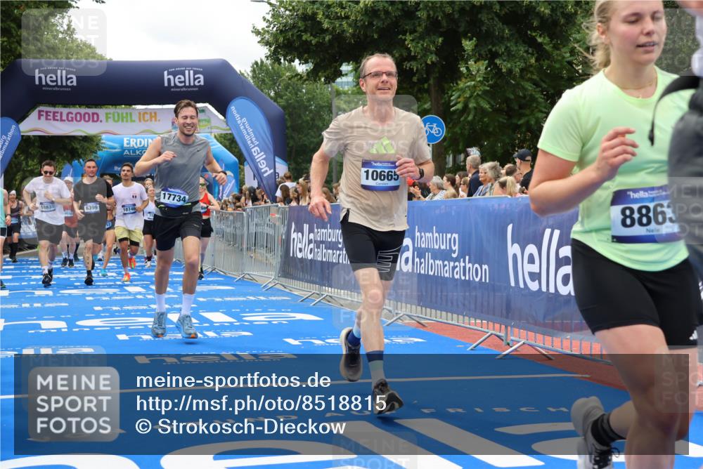 29.06.2025 - hella hamburg halbmarathon Strokosch-Dieckow http://msf.ph/oto/8518815 29.06.2025 10:56:26 Ziel 1583, 3048, 3413, 4029, 5672, 5744, 6399, 7742, 8542, 8652, 8863, 9562, 9622, 10093, 10665, 11231, 11309, 15300, 15407, 15818, 16257, 16261, 16375, 17268, 17734, 18117, 18495, 18652, 18746, 18835 meine-sportfotos.de