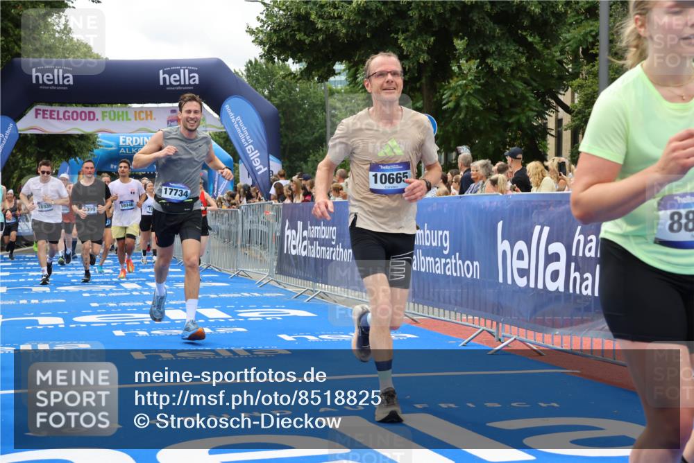 29.06.2025 - hella hamburg halbmarathon Strokosch-Dieckow http://msf.ph/oto/8518825 29.06.2025 10:56:26 Ziel 1583, 3048, 3413, 4029, 5672, 5744, 6399, 7742, 8542, 8652, 8863, 9562, 9622, 10093, 10665, 11231, 11309, 15300, 15407, 15818, 16257, 16261, 16375, 17268, 17734, 18117, 18495, 18652, 18746, 18835 meine-sportfotos.de