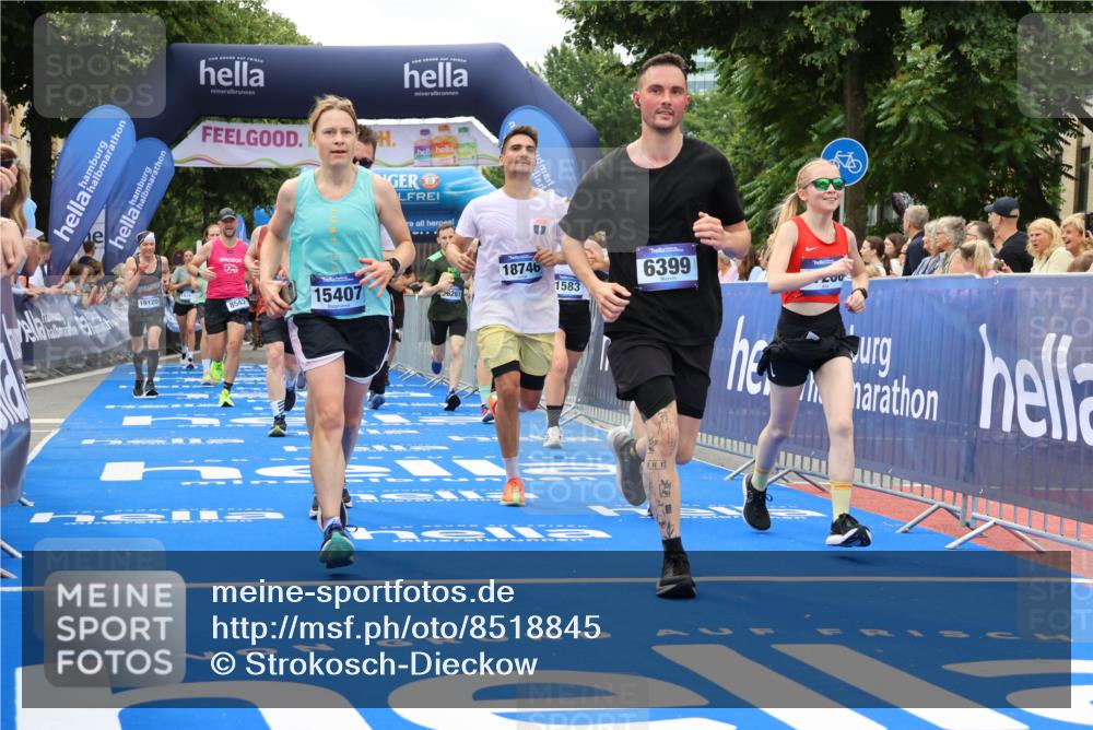 29.06.2025 - hella hamburg halbmarathon Strokosch-Dieckow http://msf.ph/oto/8518845 29.06.2025 10:56:29 Ziel 1583, 2083, 3048, 3413, 5721, 5744, 6399, 7037, 7742, 8311, 8542, 8652, 8863, 9562, 9622, 10093, 10665, 12509, 13863, 15145, 15407, 15818, 16257, 16261, 17268, 17734, 18746, 18835, 19120 meine-sportfotos.de
