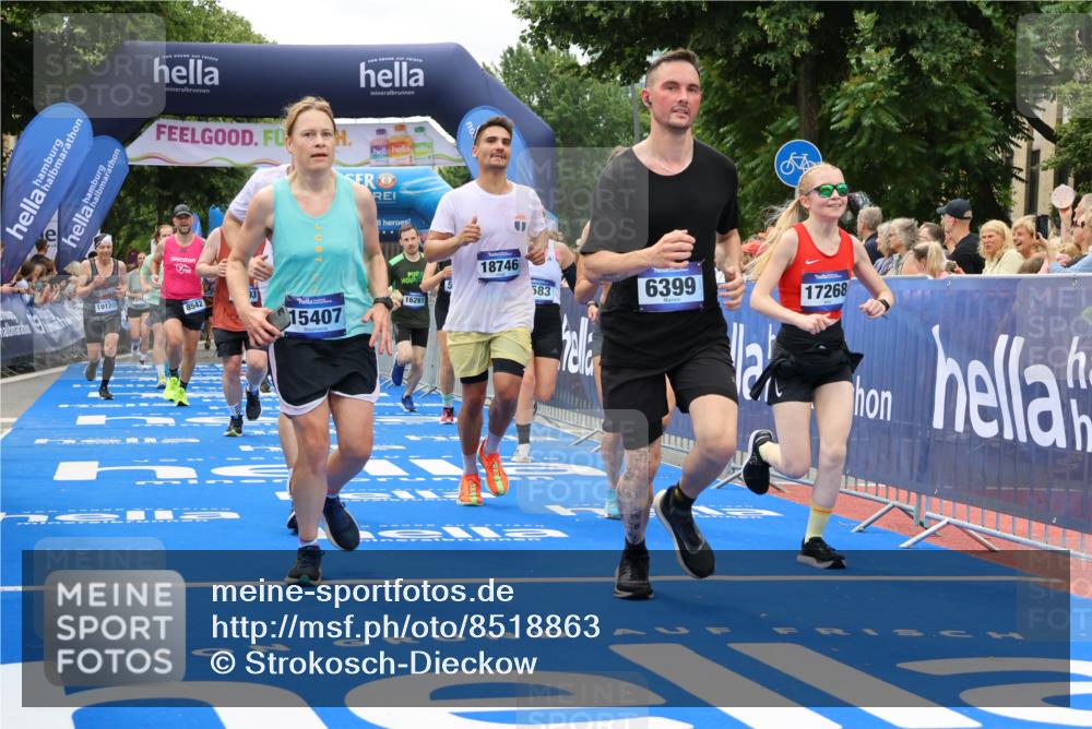 29.06.2025 - hella hamburg halbmarathon Strokosch-Dieckow http://msf.ph/oto/8518863 29.06.2025 10:56:29 Ziel 1583, 2083, 3048, 3413, 5721, 5744, 6399, 7037, 7742, 8311, 8542, 8652, 8863, 9562, 9622, 10093, 10665, 12509, 13863, 15145, 15407, 15818, 16257, 16261, 17268, 17734, 18746, 18835, 19120 meine-sportfotos.de